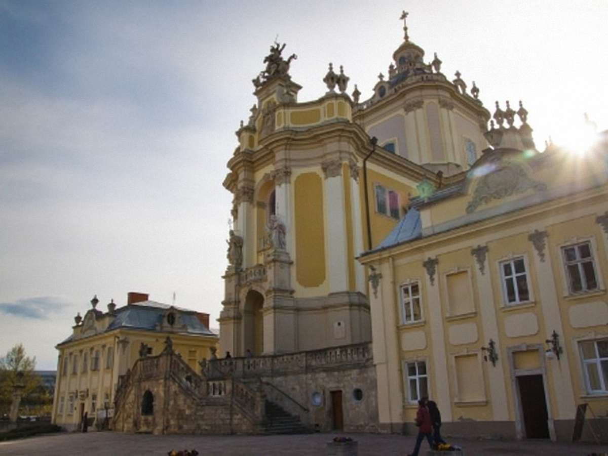 У Львові відкрили меморіальну таблицю Єпископу Шумлянському