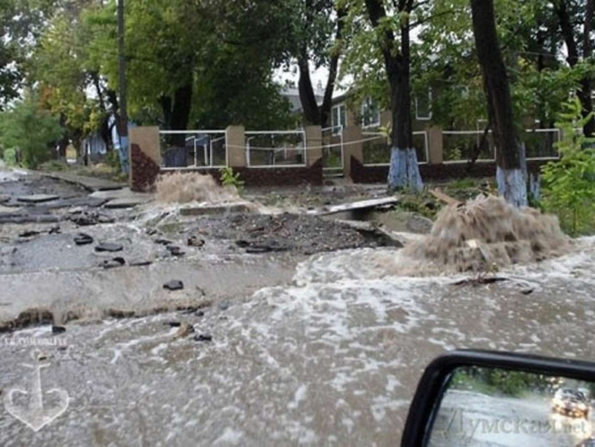 Сильні дощі на Одещині: загинули дві людини
