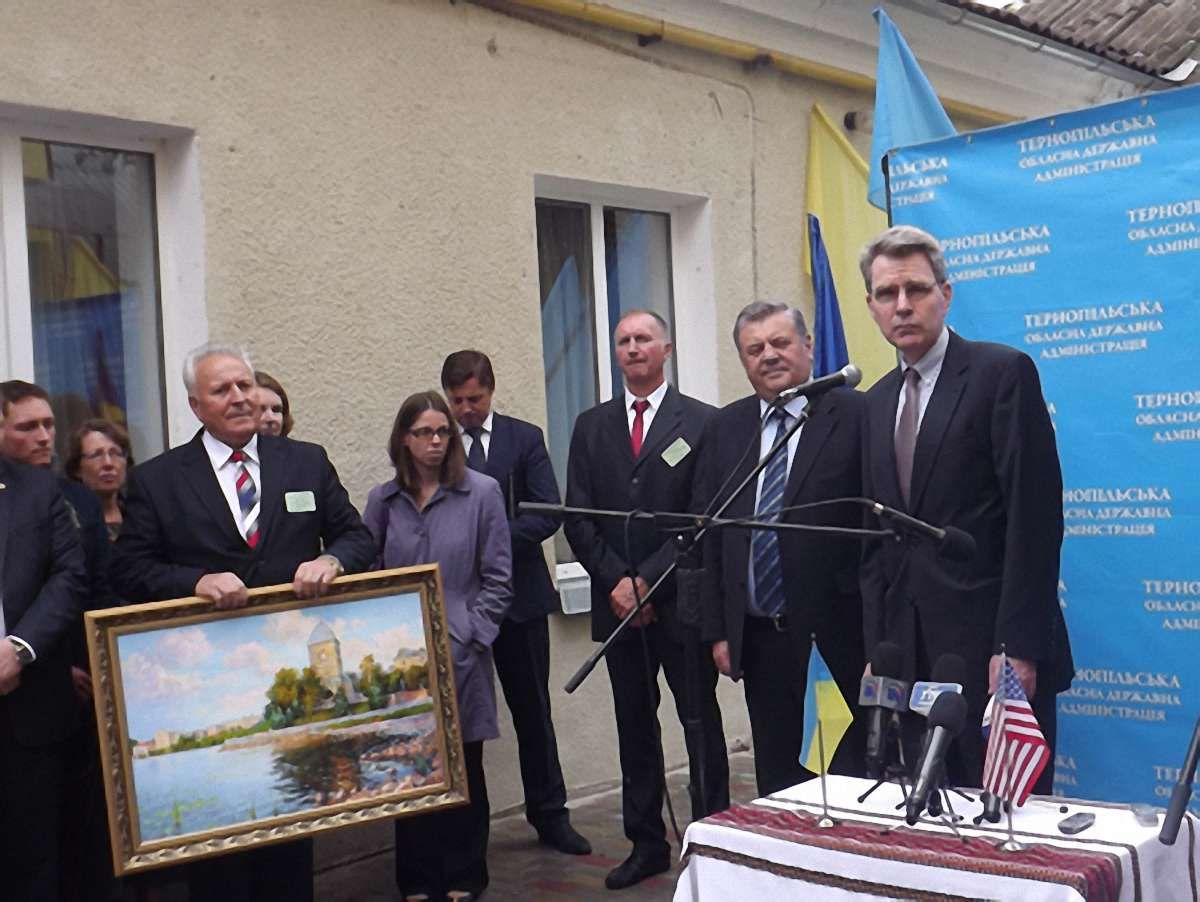 Україна може і в складі ЄС зберегти відносини з Росією, – посол США
