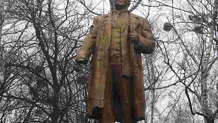 "Свободівців" затримали за руйнування пам’ятника Леніну на Полтавщині