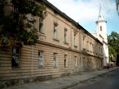 Дві церкви на руїнах