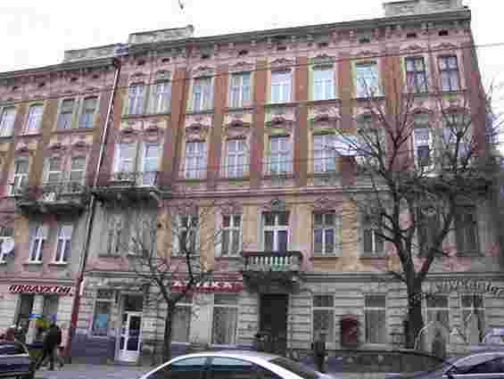 У Львові на Личаківській упав балкон з двома робітниками