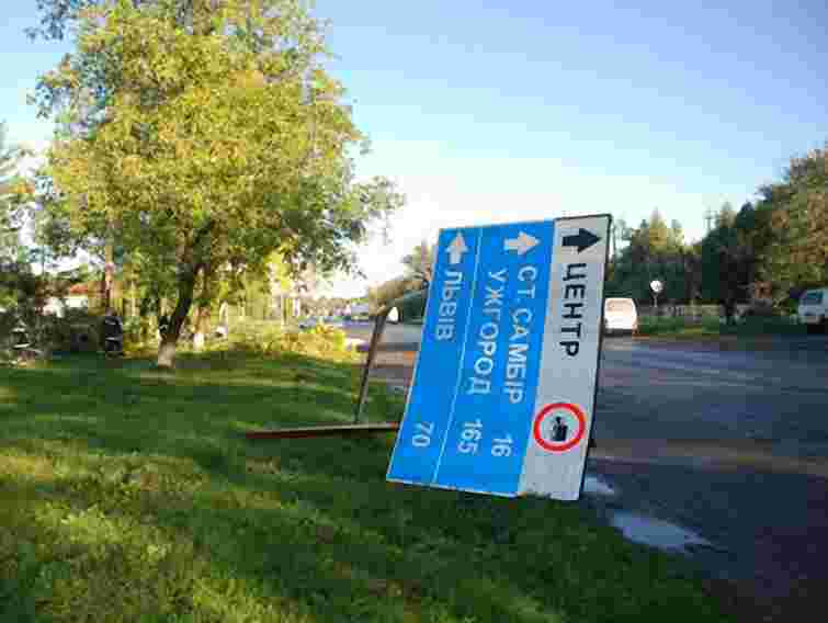 У Самборі продовжують ліквідовувати наслідки буревію