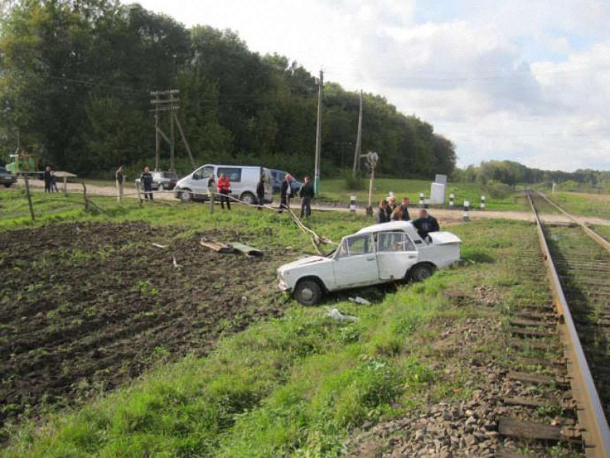 На Волині авто виїхало під вантажний потяг: водій загинув