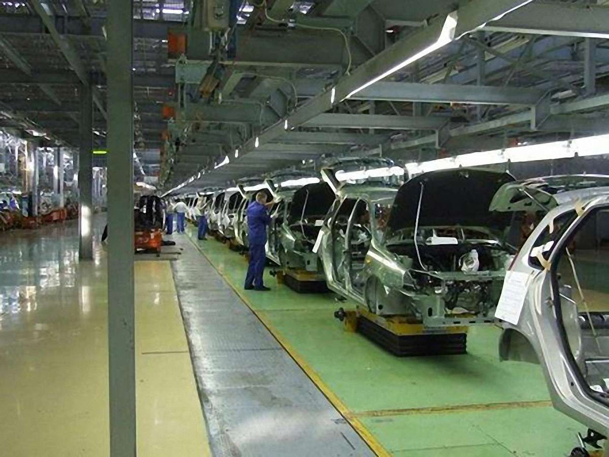 У Росії чиновникам заборонять купувати авто не з Митного союзу