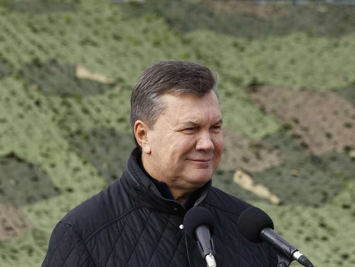 Янукович прилетів на Яворівський полігон вертольотом
