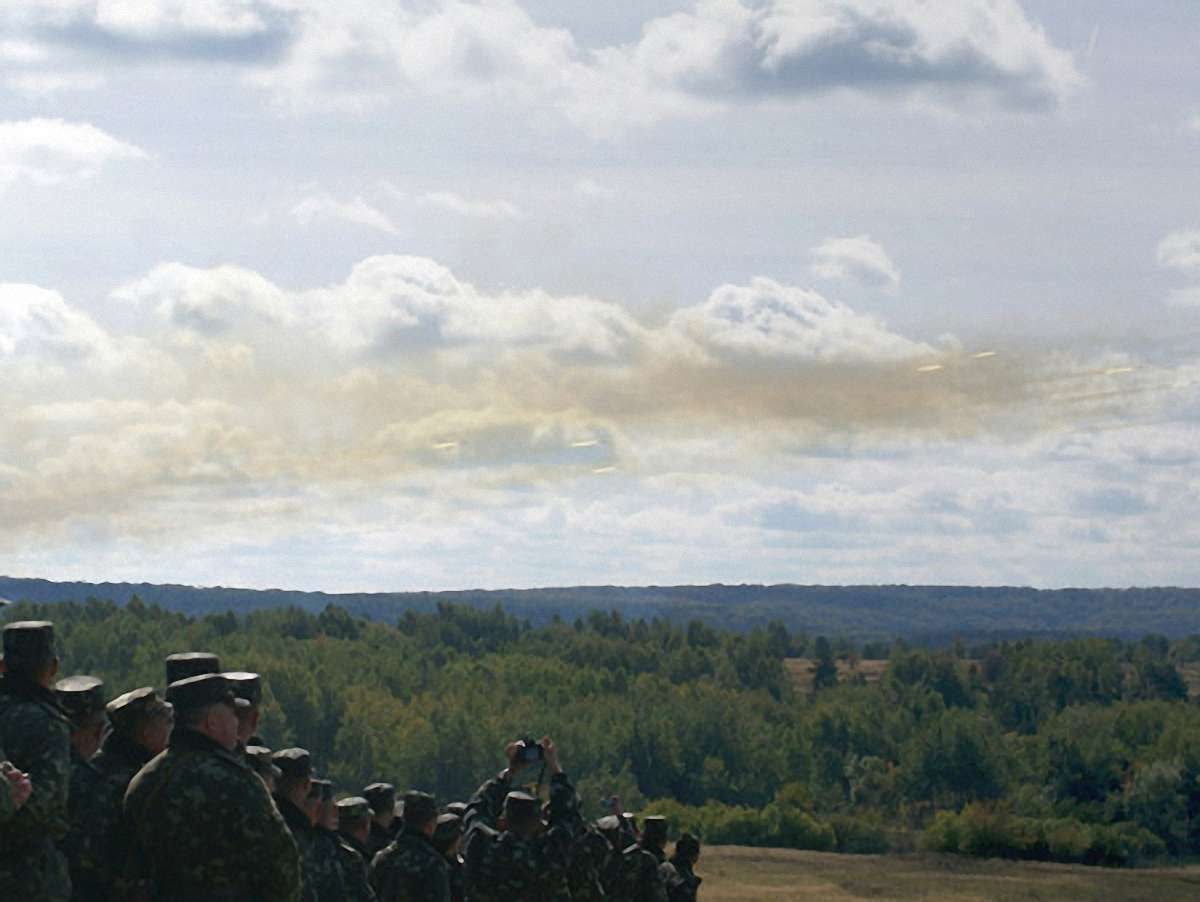 На Яворівському полігоні Янукович запустив протитанкові ракети. Фото