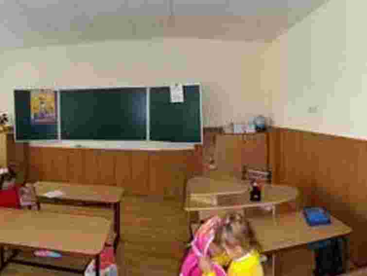 Випускники-бюджетники педвишів мають відпрацювати в школах, – Азаров