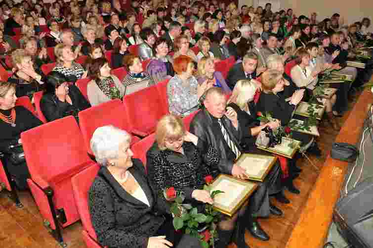 У Львові найкращі освітяни та бібліотекарі отримали надбавки до зарплат