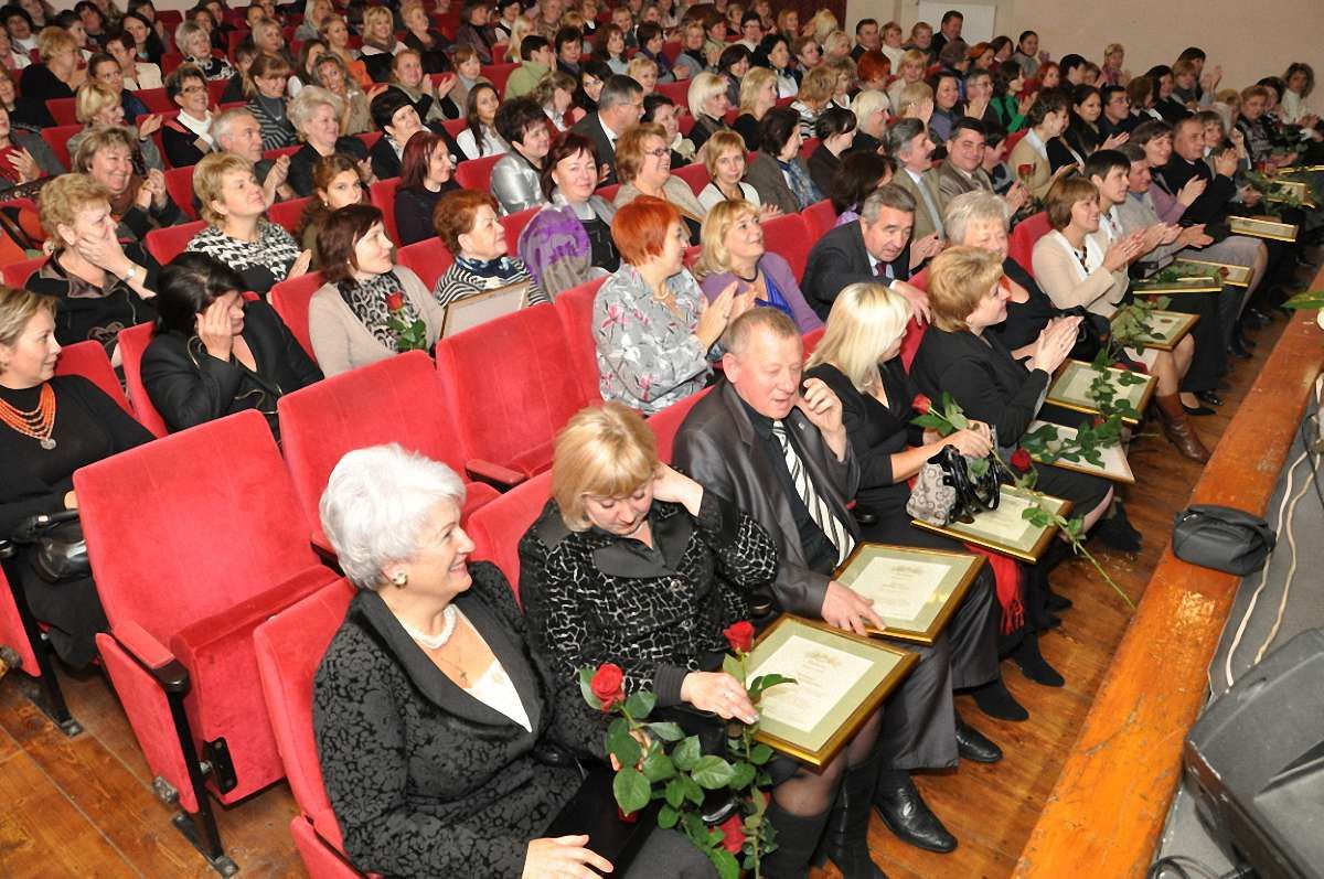 У Львові найкращі освітяни та бібліотекарі отримали надбавки до зарплат