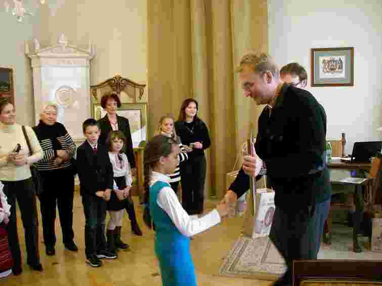 У Львові нагородили дітей-переможців конкурсу «Купуй львівське!»