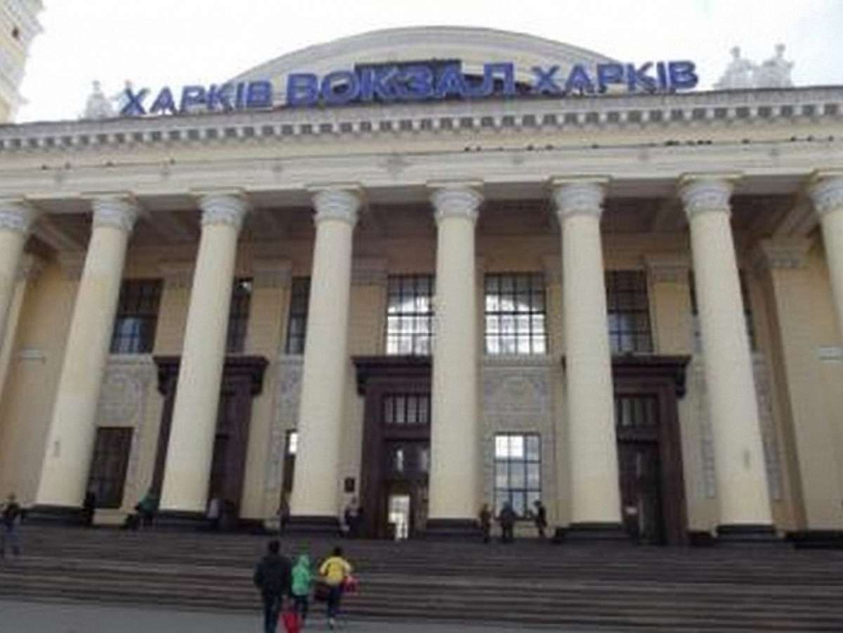 Майже 2 тис. осіб евакуювали з вокзалу в Харкові через “замінування”