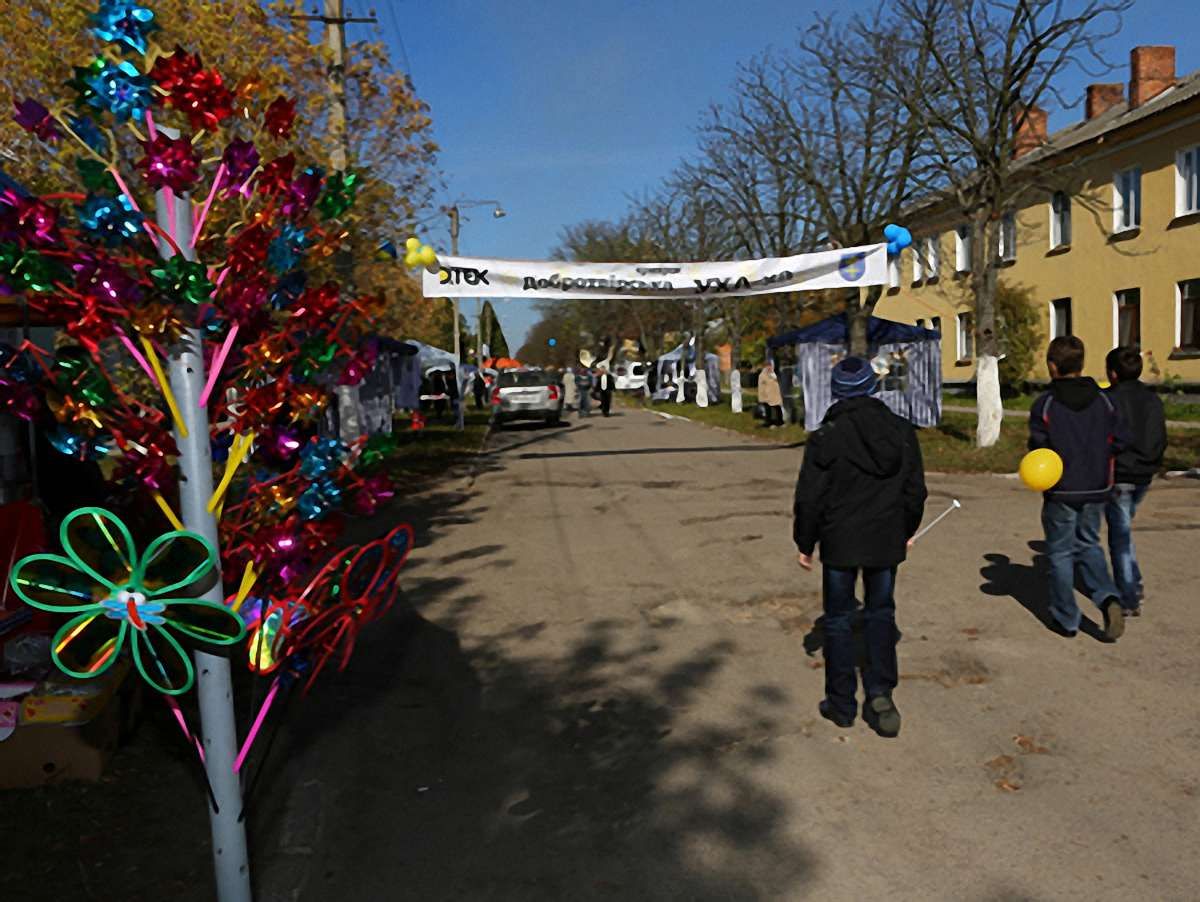 У Добротворі школярі отримали мультимедійний клас і спортмайданчик 