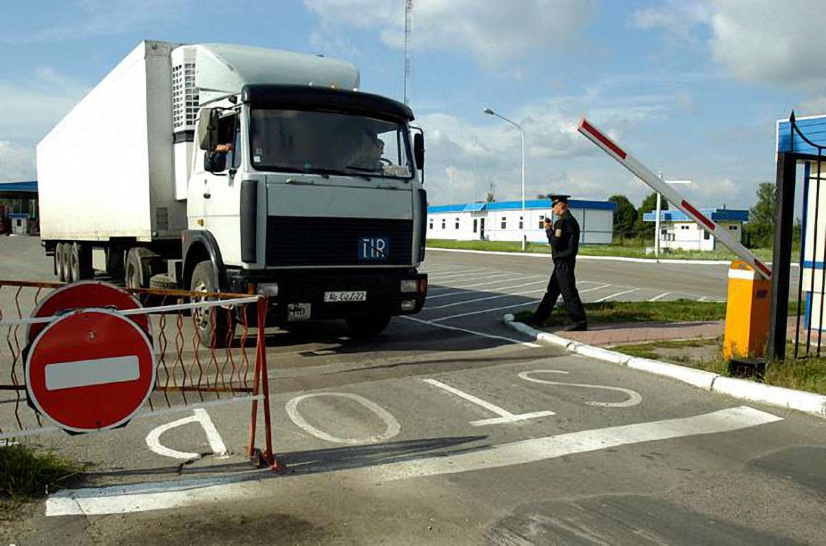«Оселя» знову місяцями чекає на розмитнення гуманітарного вантажу