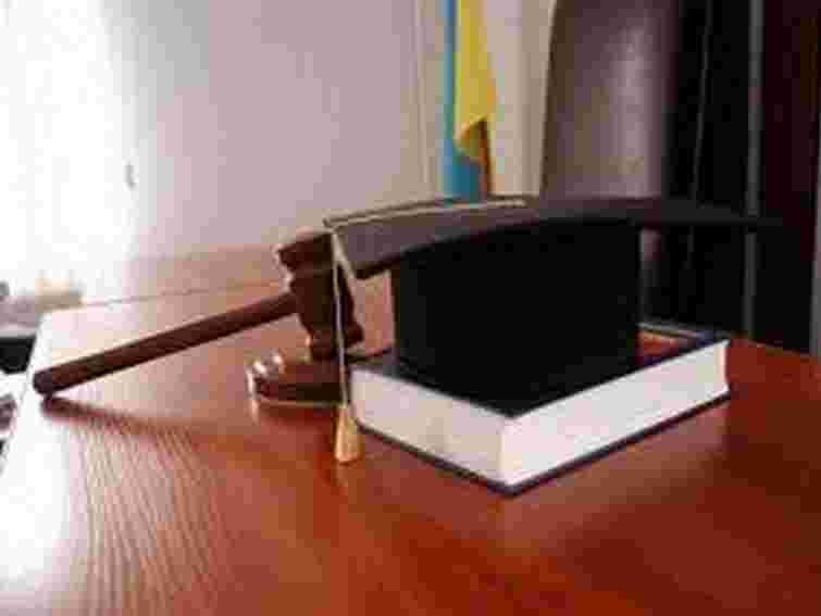 У Львові занедбаних дітей можуть повернути батькові