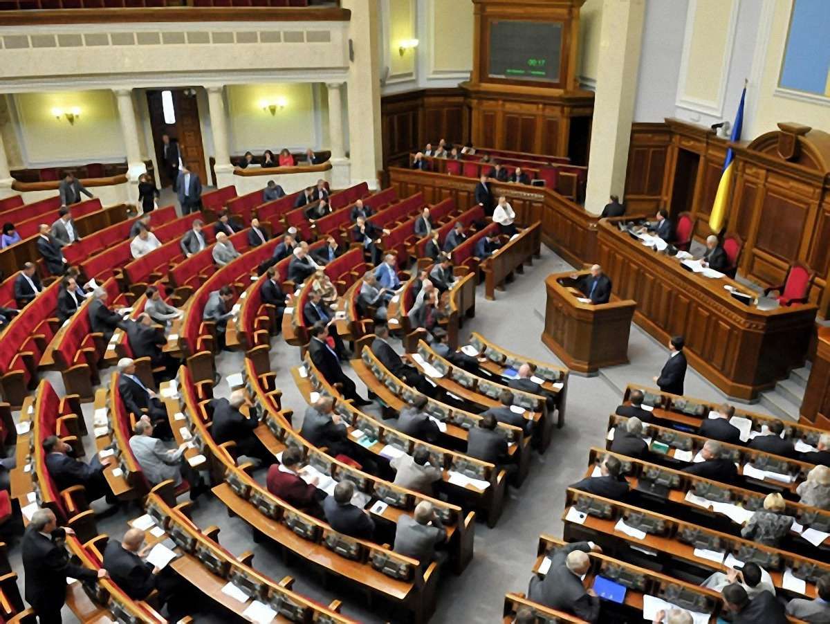Рада не зменшила пенсії президента і чиновників до звичайних
