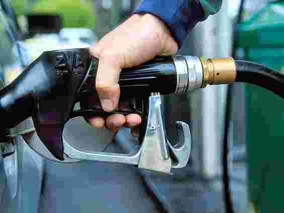 Бензин в Україні може подорожчати на 5 грн, - експерт