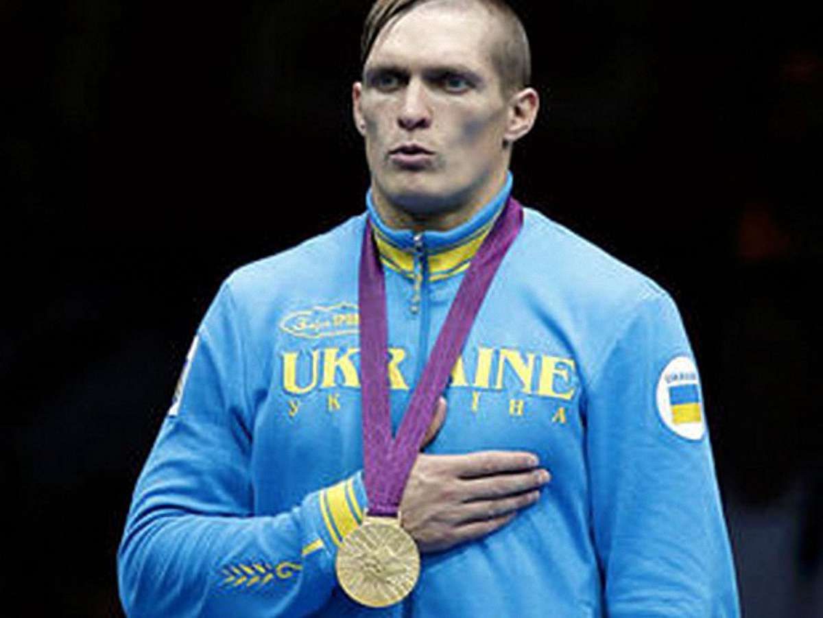 Олександр Усик проведе перший бій на професійному ринзі 9 листопада