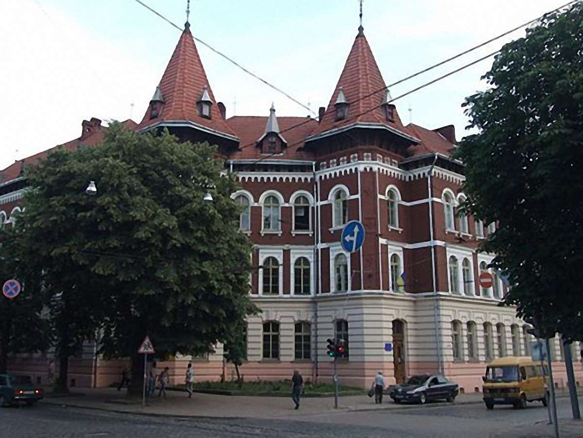 Із школи №55 евакуювали понад 200 учнів: вибухівки не знайшли