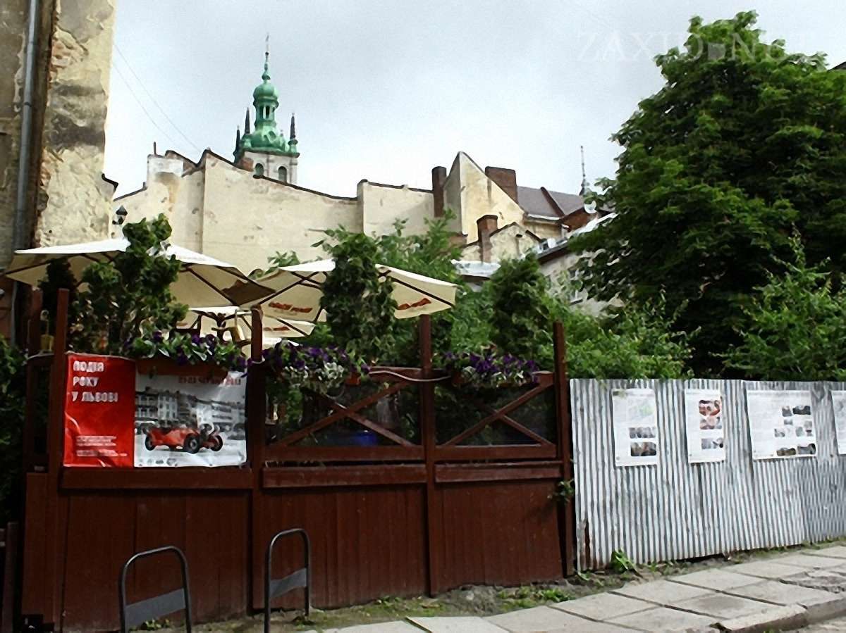 Площу, де була синагога у Львові, реконструюють за півмільйона