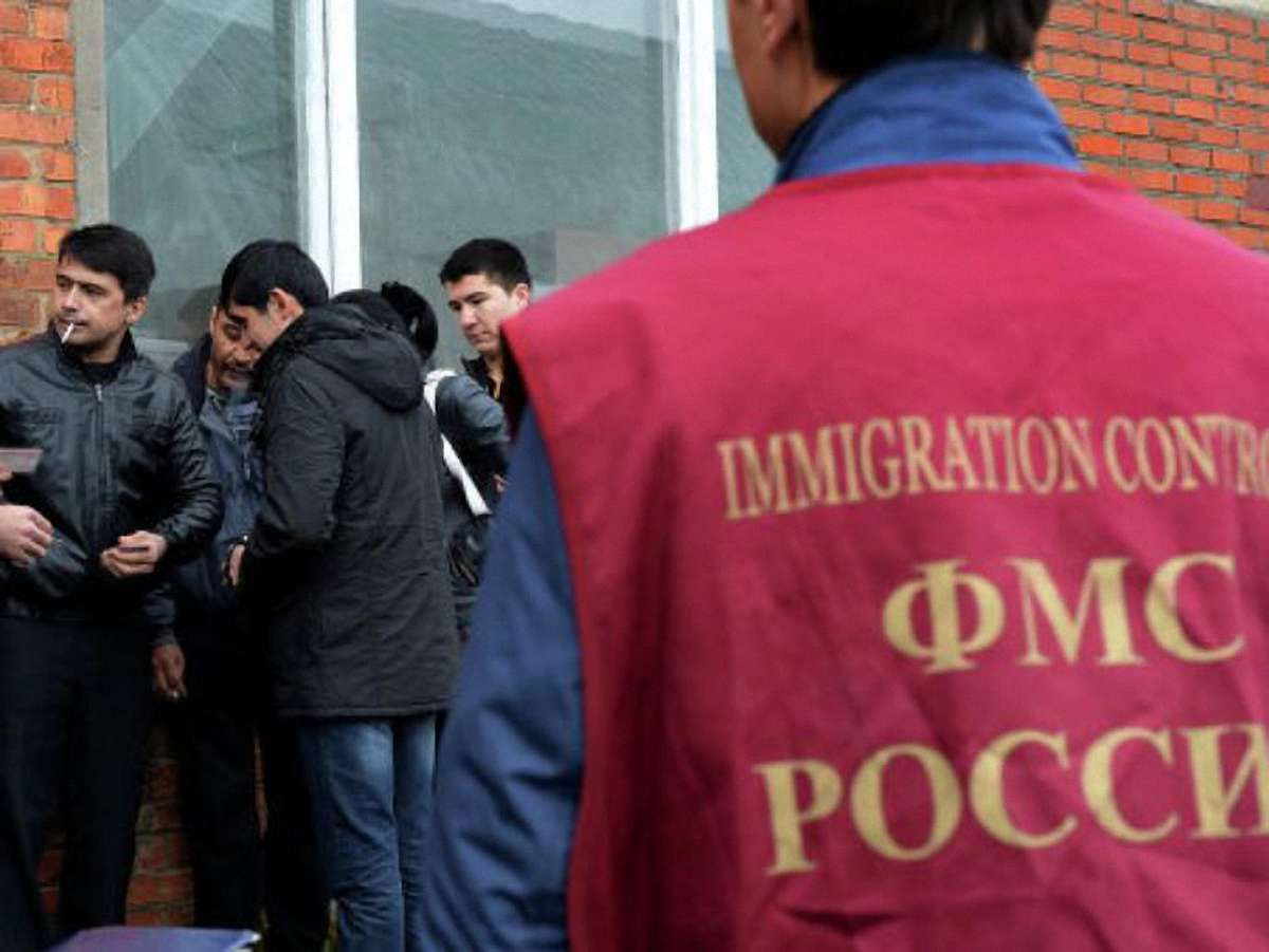 Майже 700 вихідців Середньої Азії затримали під час рейду в Москві