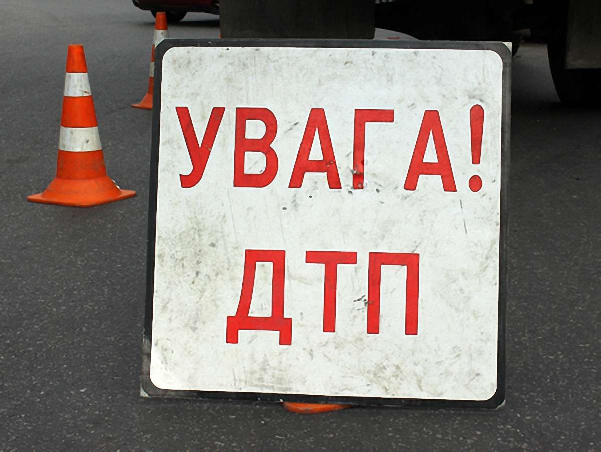 У Львові зіткнулися чотири авто і рейсовий автобус