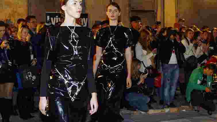 На Lviv Fashion Week показали скляні авторські прикраси