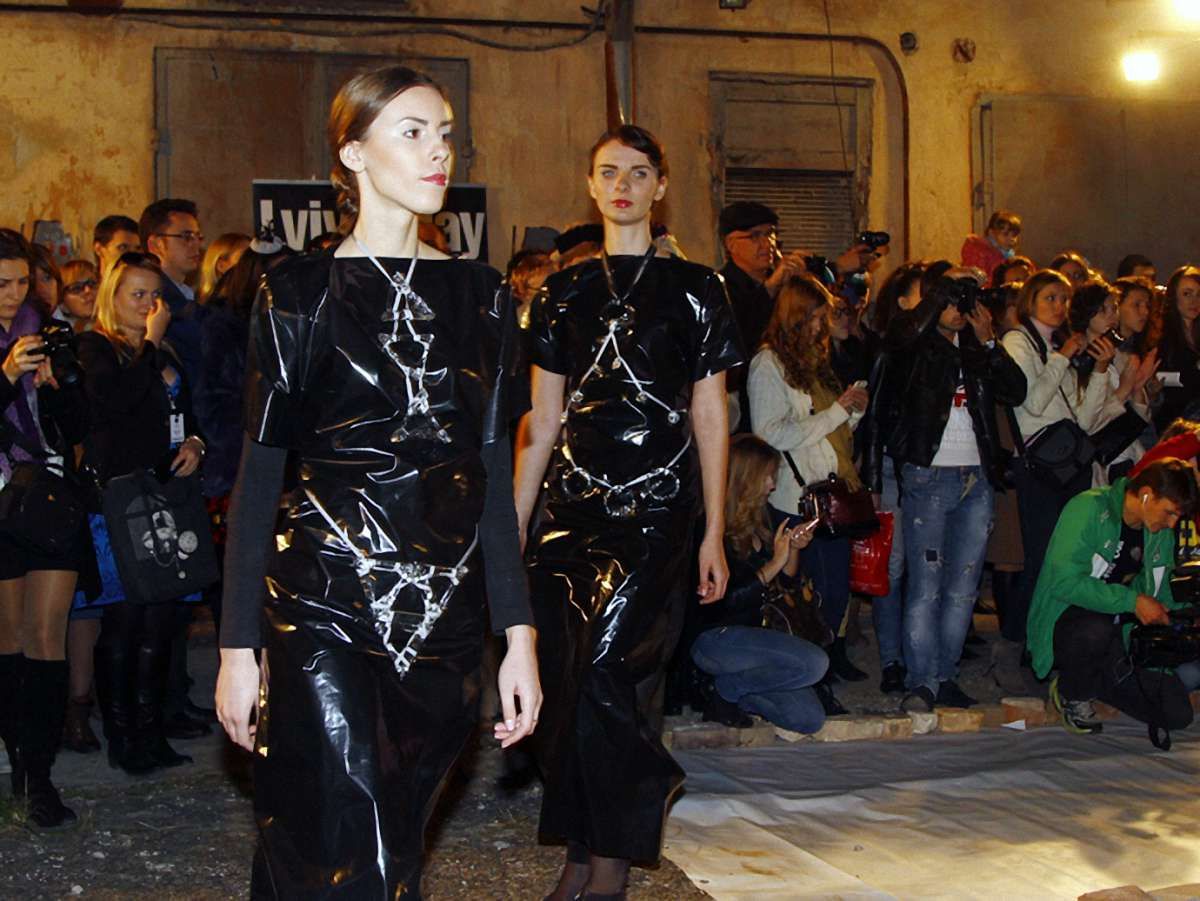 На Lviv Fashion Week показали скляні авторські прикраси