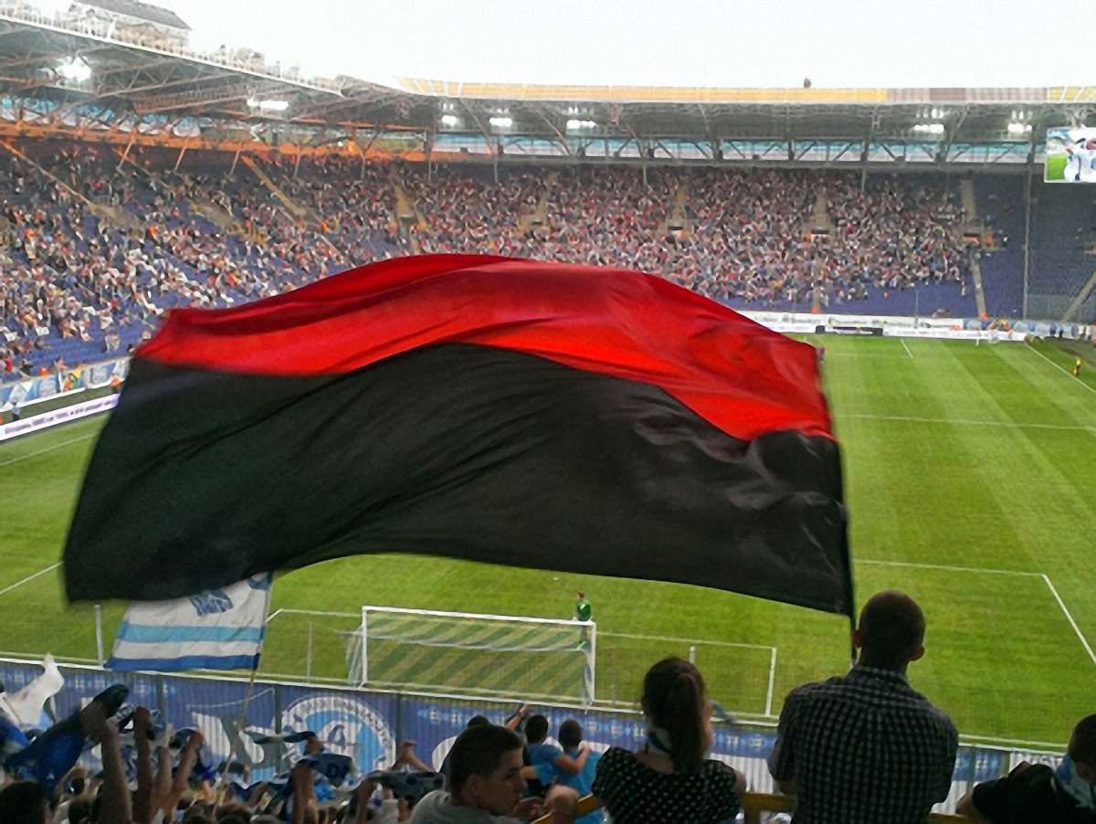 В Україні червоно-чорні прапори не заборонені на стадіонах, - FARE