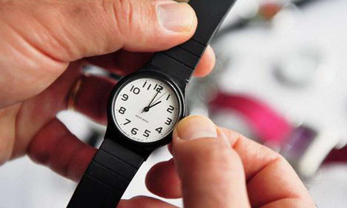 Цієї ночі Україна переходить на зимовий час