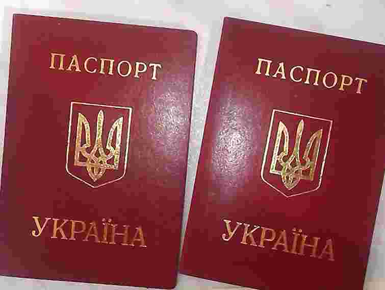 Українці і росіяни мають перетинати кордон за закордонпаспортами, – Лавров