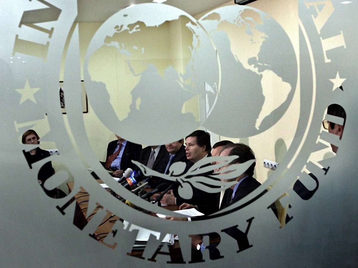 Сьогодні Україна має виплатити МВФ сотні мільйонів доларів