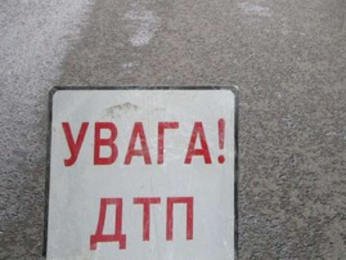 У Шклі авто врізалось у дерево: водій загинув на місці