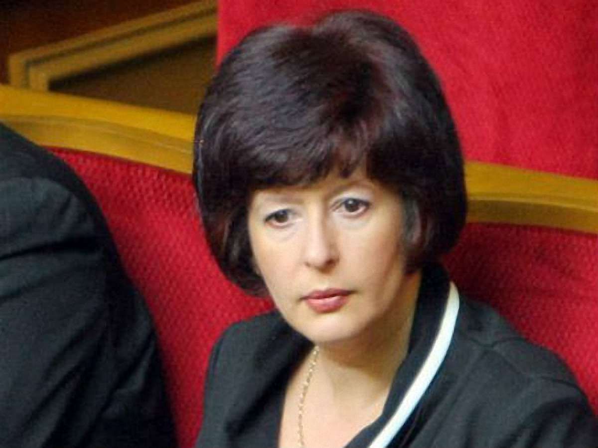 Лутковська хоче перевірити законність скасування канікул в Ужгороді