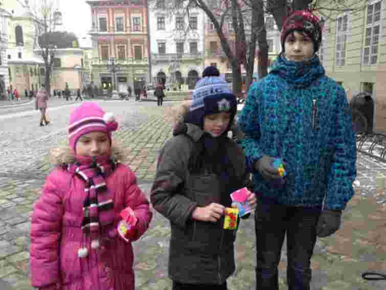 У Львові малозабезпеченим сім’ям нададуть зимовий дитячий одяг