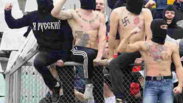 Фани "Металіста" з нацистськими тату понищили стадіон "Ворскли"