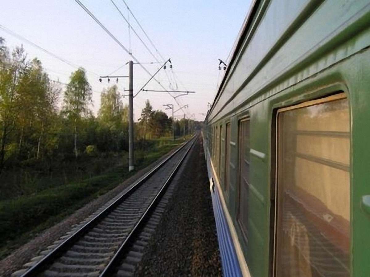 Поблизу залізничної колії у Львові виявили труп дівчини