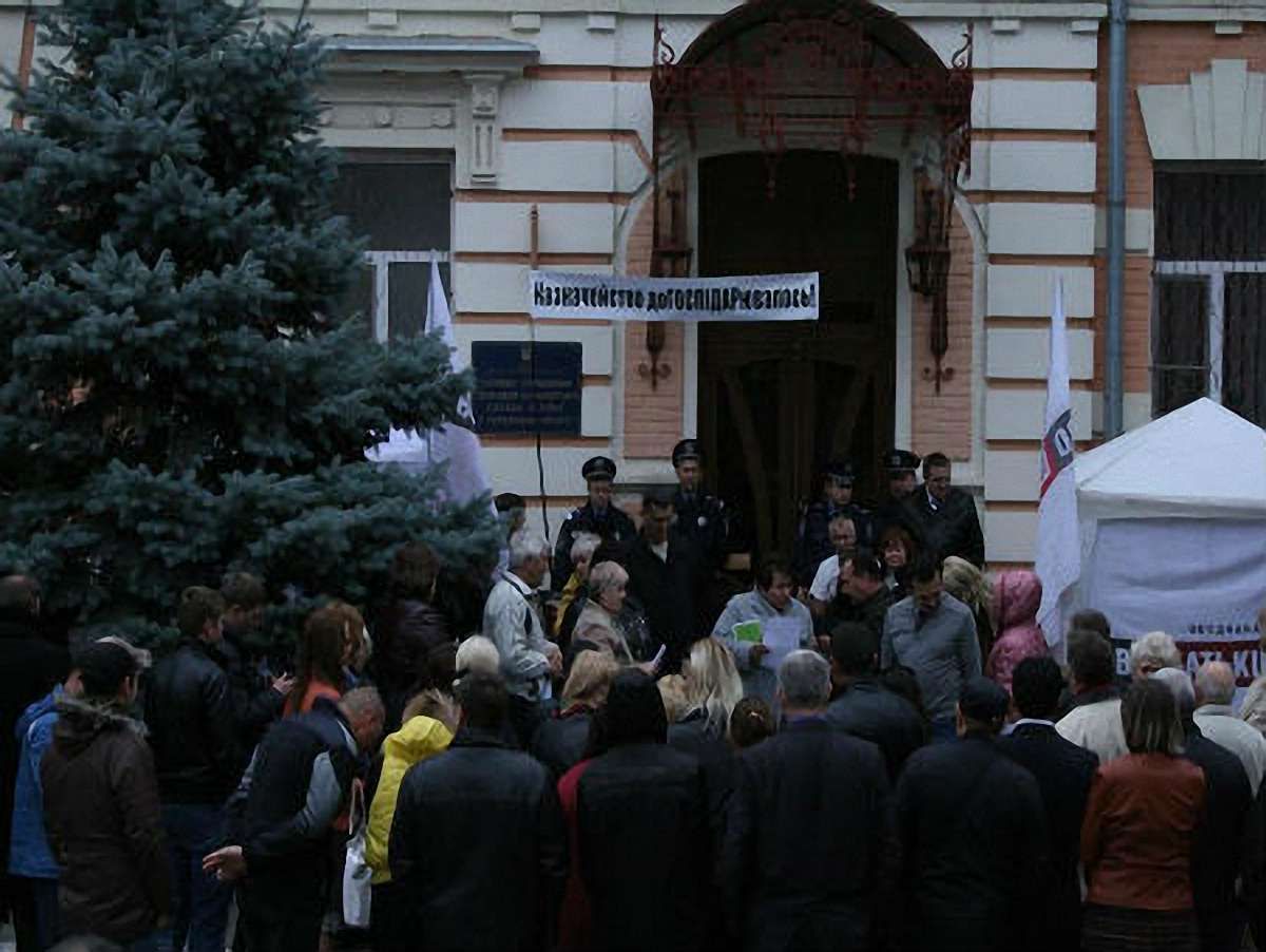 Мери 32 міст просять парламент розібратись з казначейством