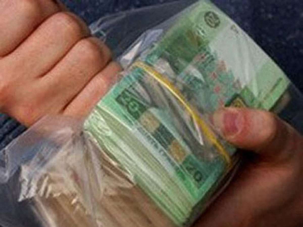 Міліціонери допомогли закарпатцю знайти його схованку з грошима