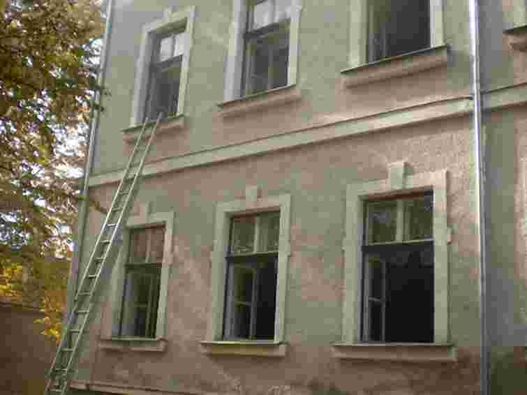 У Львові 4-річну дівчинку визволяли з «домашнього арешту»