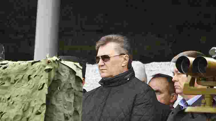 Янукович стріляє по Галичині дуплетом