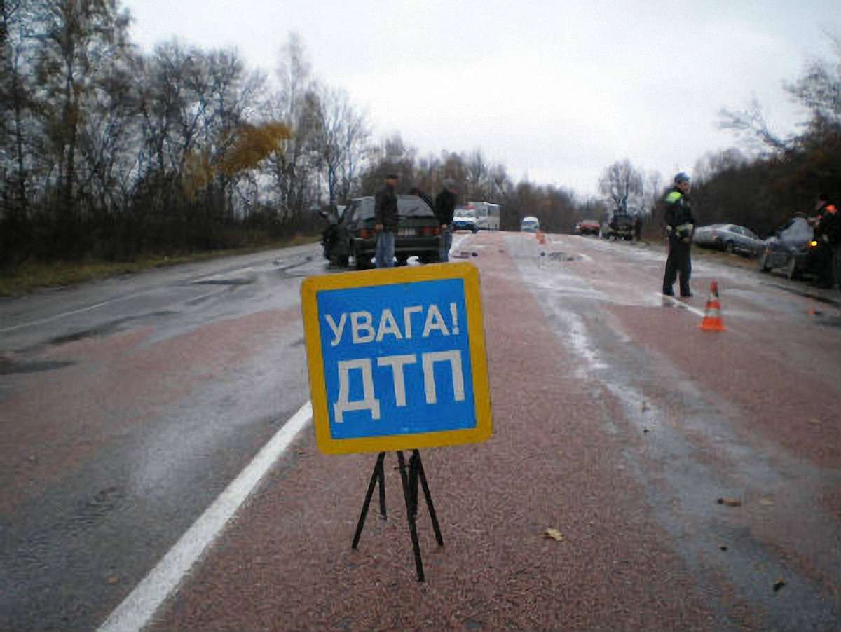 На дорозі «Львів – Шегині» водій «буса» збив двох жінок
