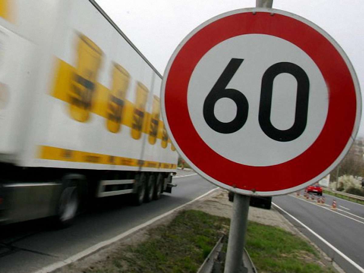 МВС хоче обмежити швидкість руху авто у містах до 50 км/год