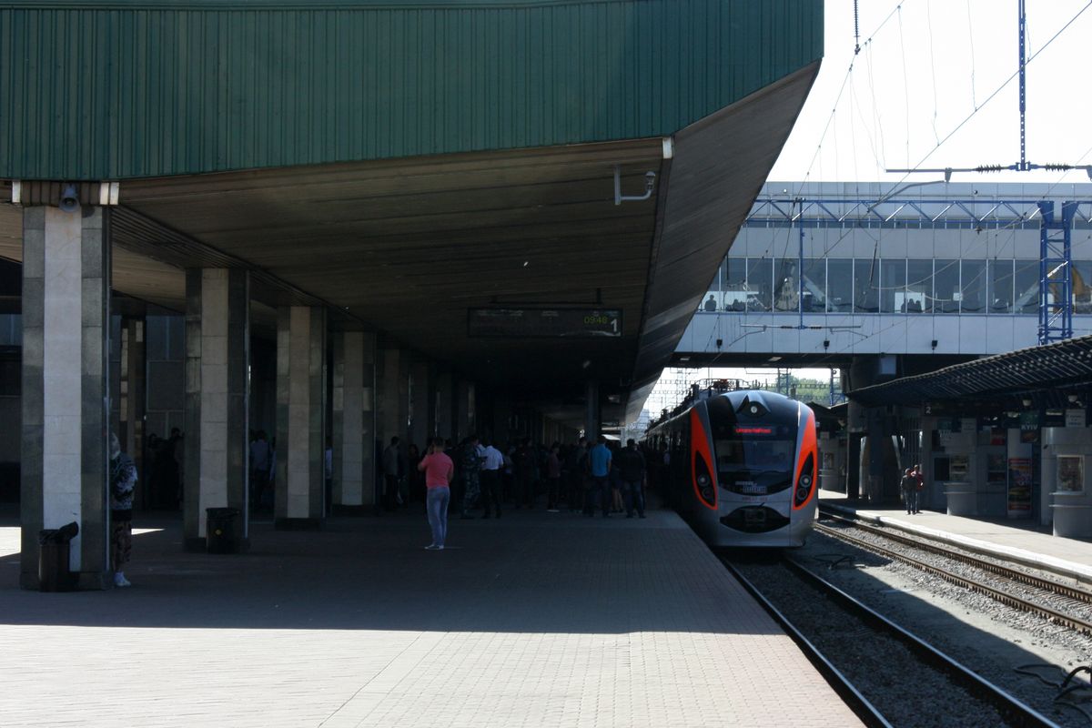 Укрзалізниця на новорічні свята готує понад 20 додаткових потягів