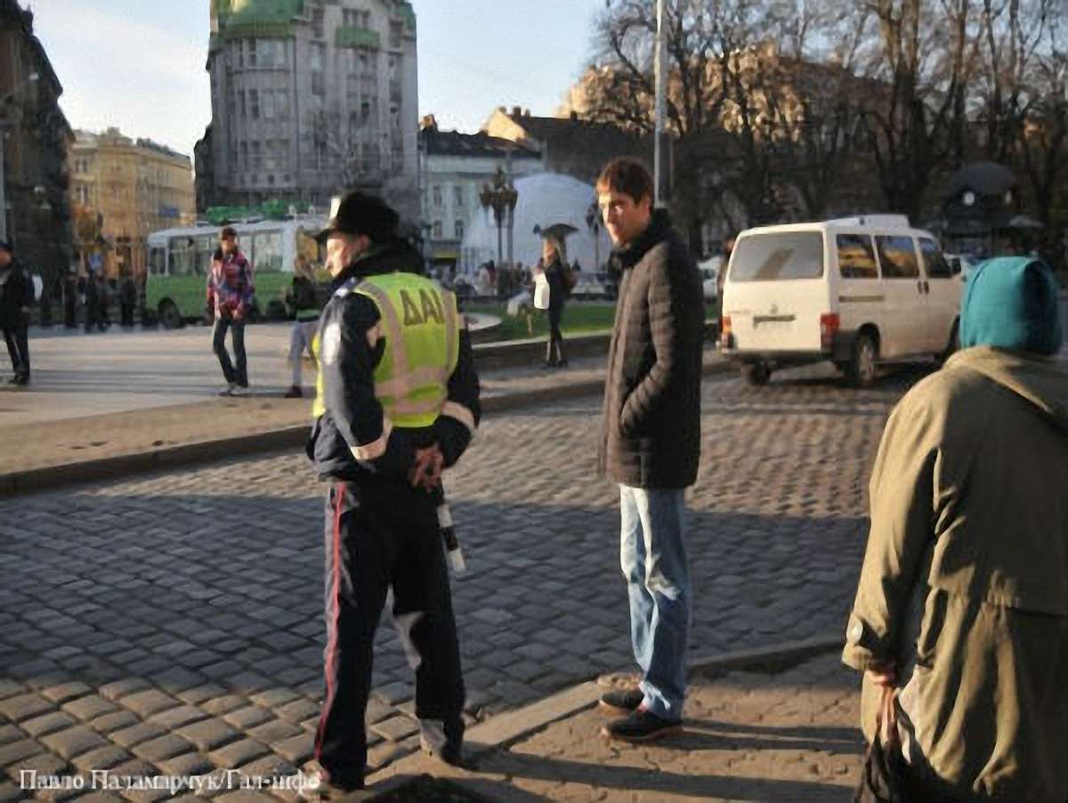 У центрі Львова нардеп влаштував публічний скандал з ДАІ