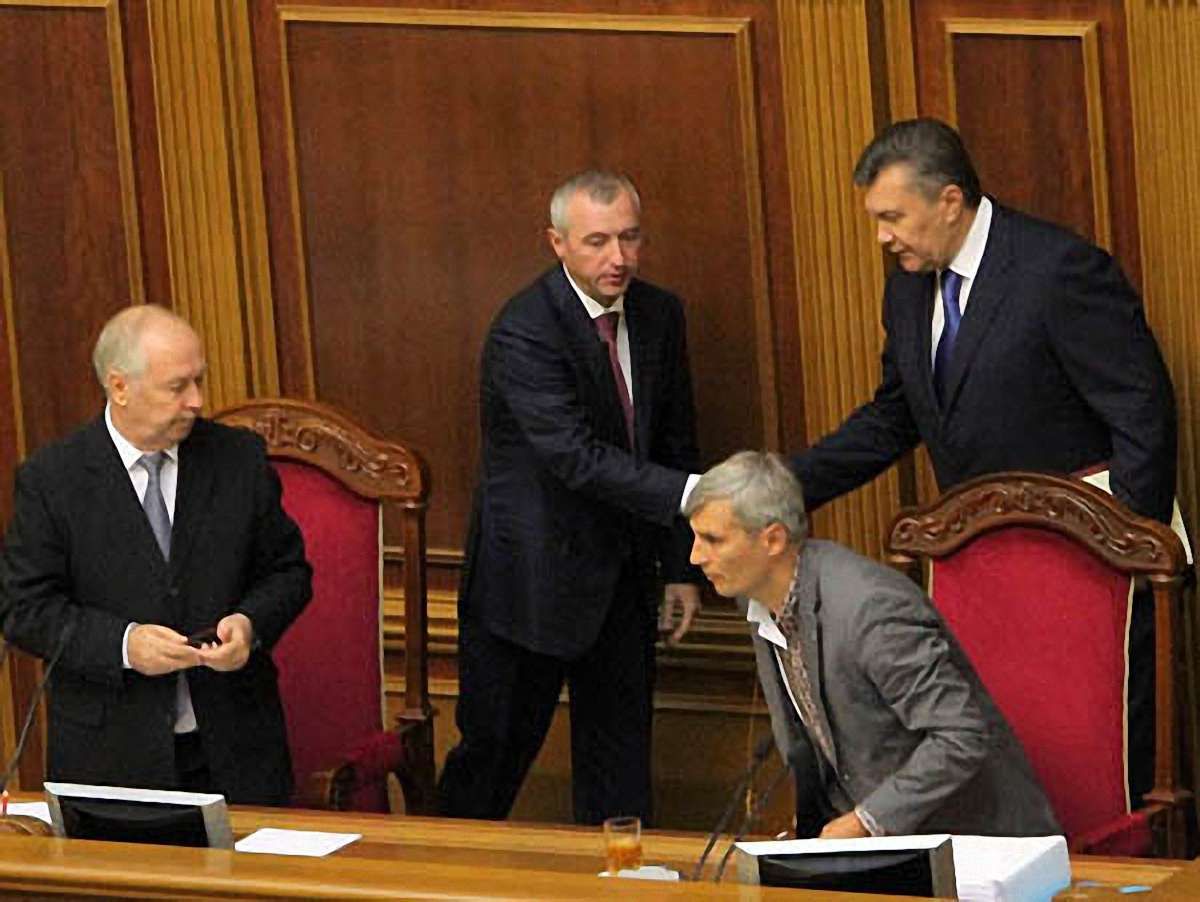 Опозиція вимагає, аби Янукович прийшов на сесію Ради