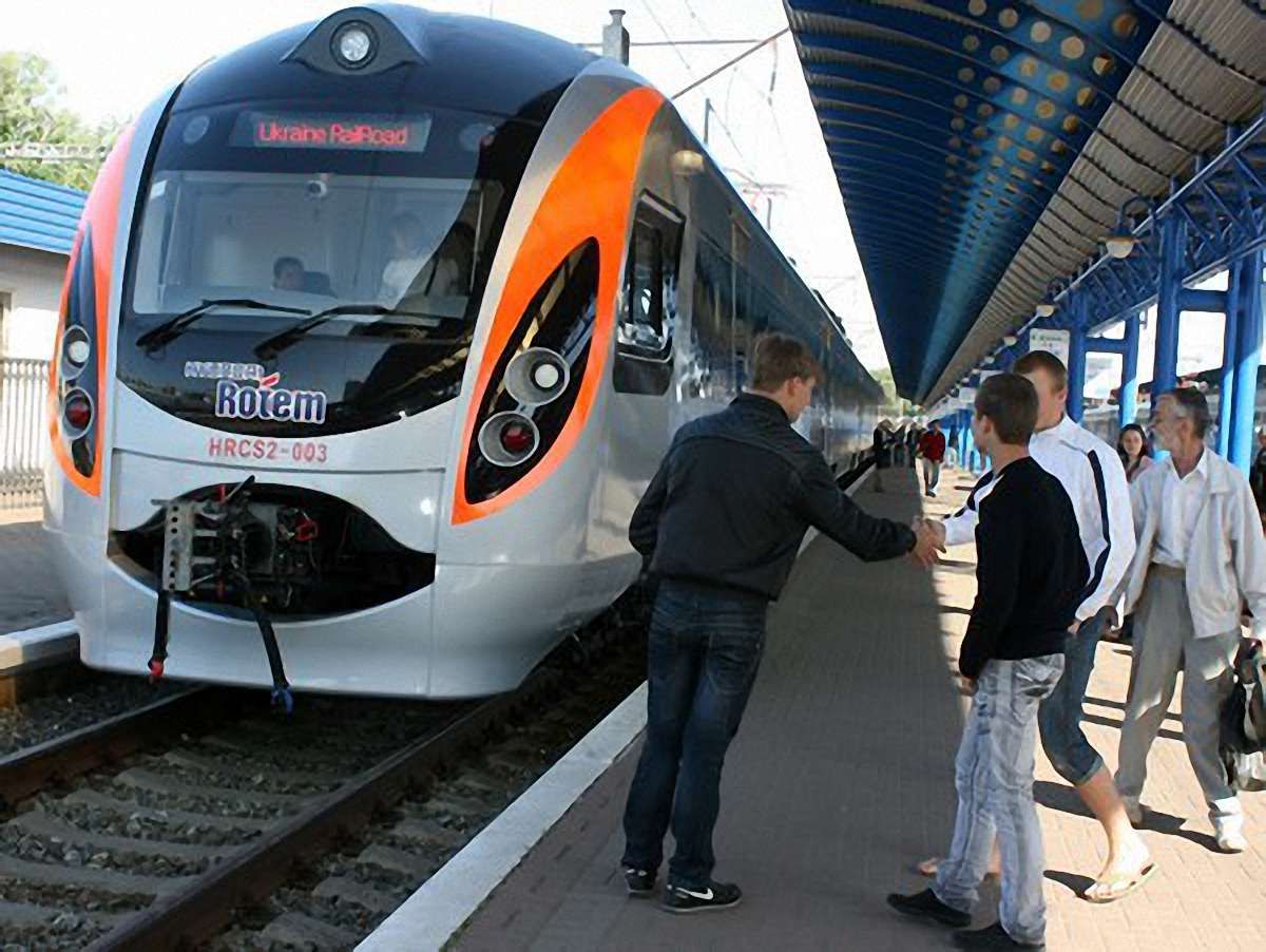 Укрзалізниця введе електронні квитки ще в 15 потягах