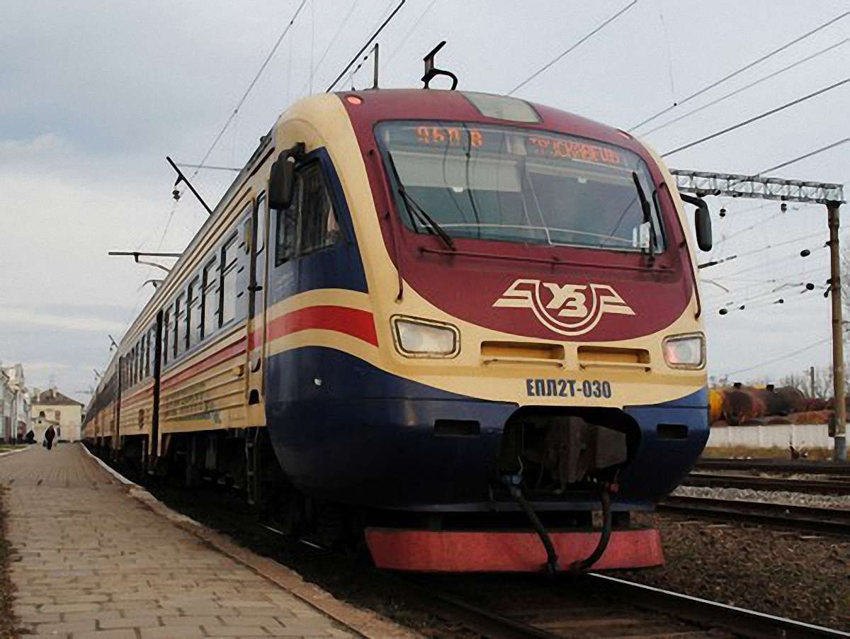 Укрзалізниця уже призначила 13 додаткових потягів на зимові свята