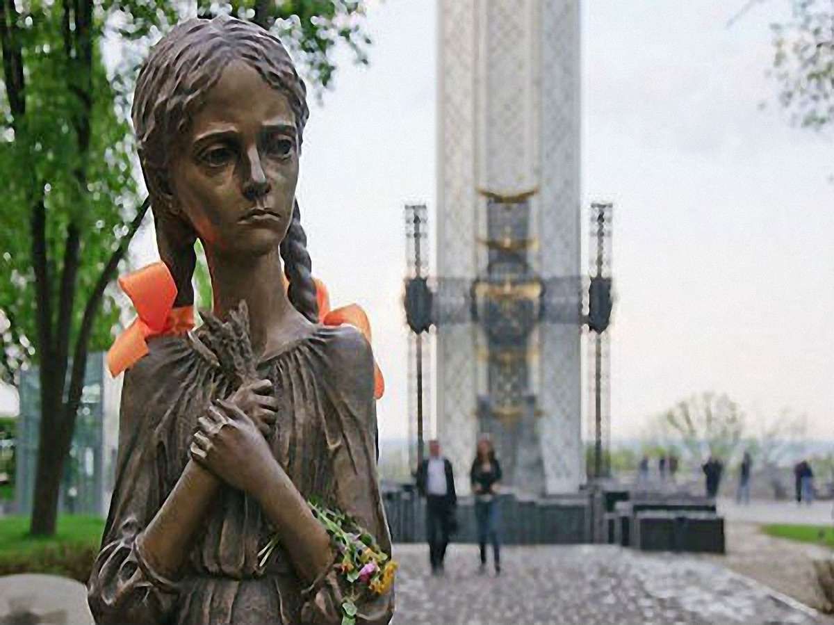 Найбільше українців, чиї родини постраждали від Голодомору – серед прихильників КПУ