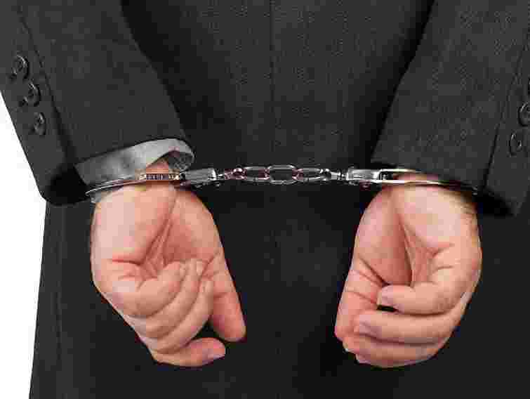 Хресний батько обікрав 14-річну похресницю